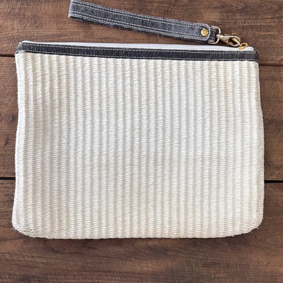 Fendi Black and Cream Clutch with certificate of origin - Picture 2 of 15